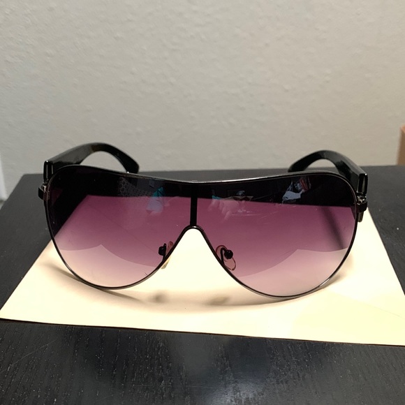 Accessories - Large aviator sunglasses black sides with purple tone gradient glasses very cool
